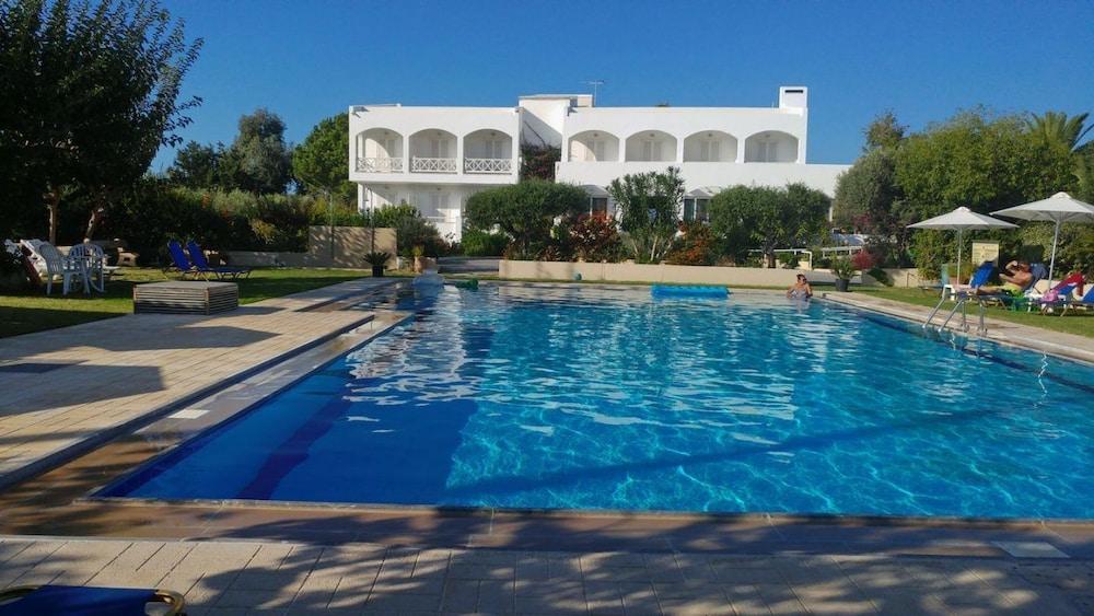 Mantenia Hotel Platanes  Zewnętrze zdjęcie
